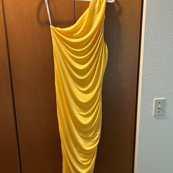 Beautiful ELOQUII yellow one-shoulder dress - Picture 3 of 3